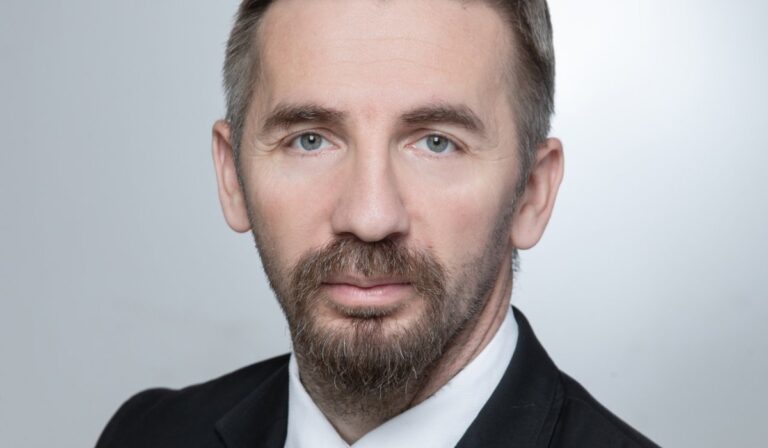 Őszinteség nélkül csorba minden mű