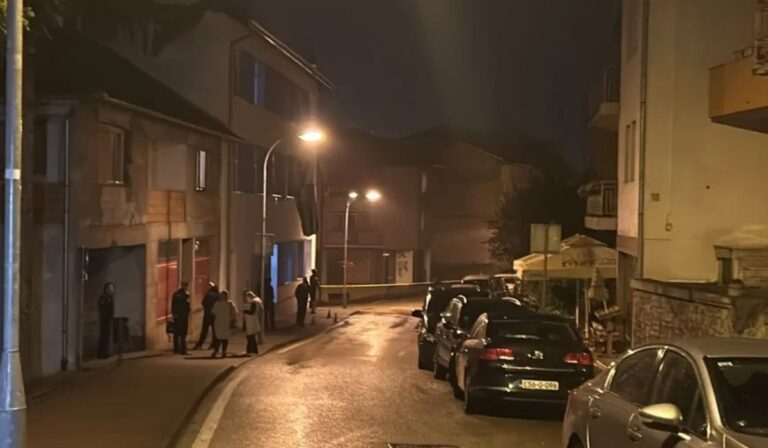 Egy rendőrt megölt, egy másikat megsebesített egy 15 éves késelő Boszniában