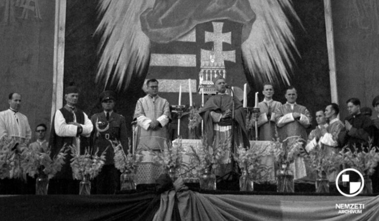 Mindszenty József, a bíboros, akit szabadulásakor a pápa is köszöntött