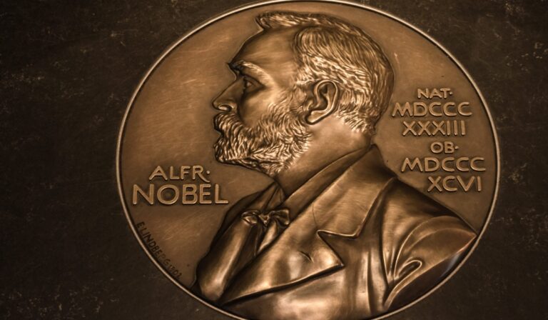Három tudós kapja idén a kémiai Nobel-díjat