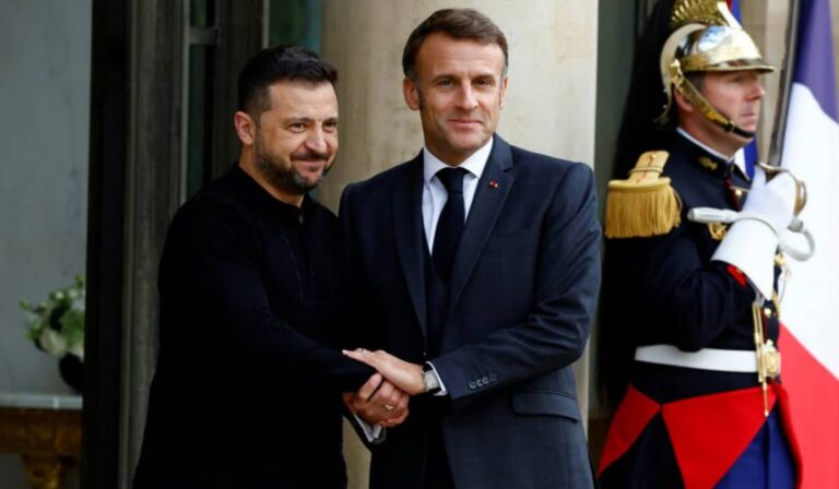 Zelenszkij hétfőn Párizsban találkozik Macronnal