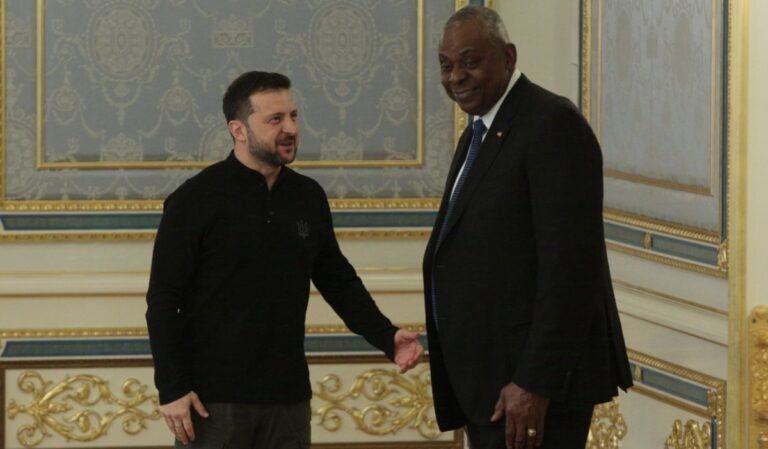 Lloyd Austin újabb katonai segélycsomagot jelentett be Ukrajna számára