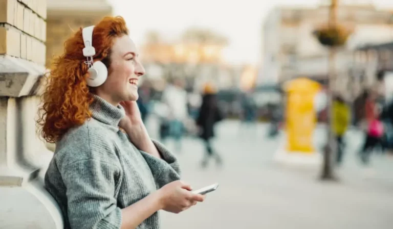 Tényleg hallásromlást okozhat a gyakori zenehallgatás?