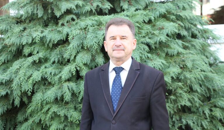 Tiszta apja! Vagy mégsem?