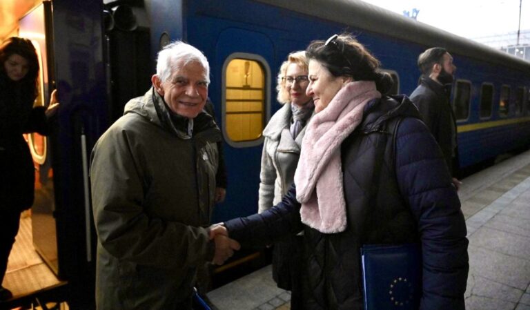 Kijevbe utazott Josep Borrell