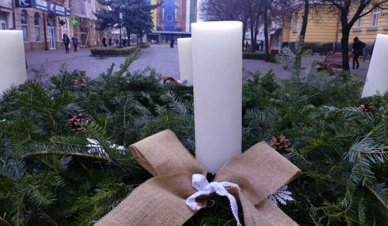 Elkészült Beregszász adventi koszorúja