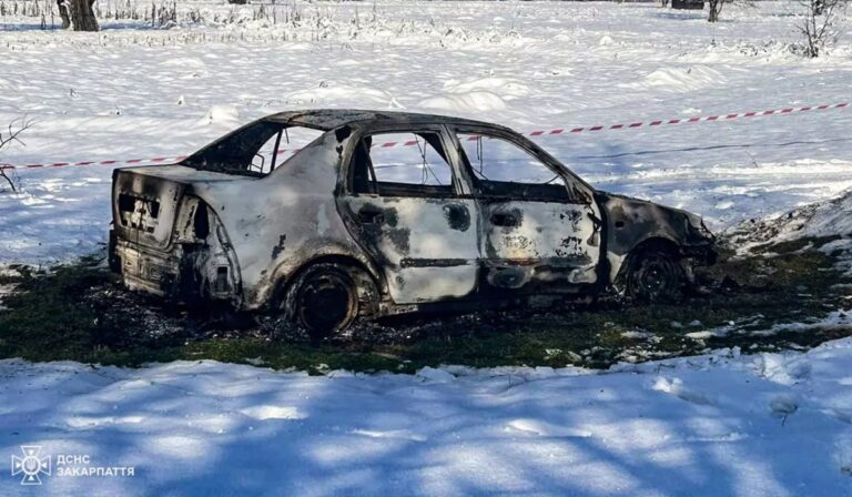 Kiégett járművet találtak Alsóapsán, a mezőn