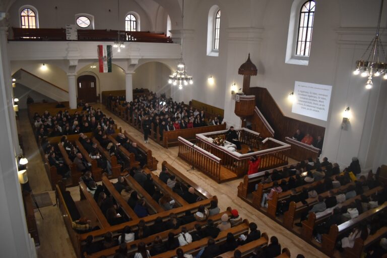 Commemorating the 80th Anniversary of „Malenki Robot” in Beregszász