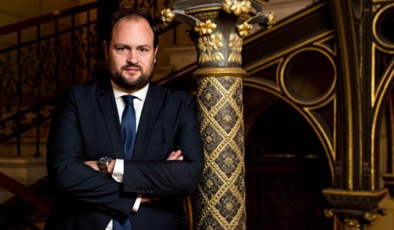 Nacsa: a kormány kiáll a külhoni magyar közösségek nyelvi jogai mellett