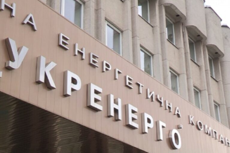 Csődhelyzeti szintre rontotta a legnagyobb ukrán áramhálózat-üzemeltető osztályzatát a Fitch