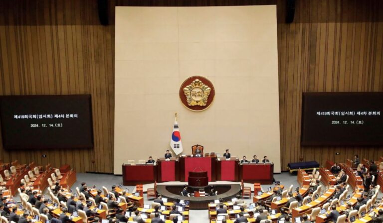 A dél-koreai parlament szavazott a köztársasági elnök elmozdításáról