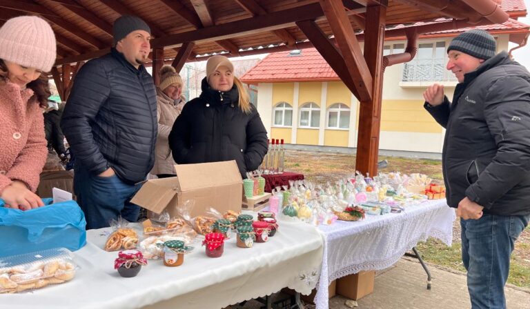 Ünnepvárás a beregszászi római katolikus templomban és udvarán