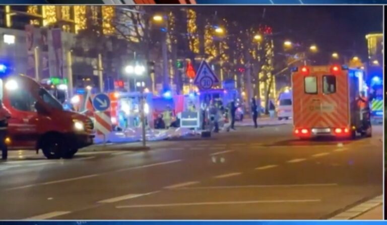 Karácsonyi vásárba hajtott egy férfi Németországban