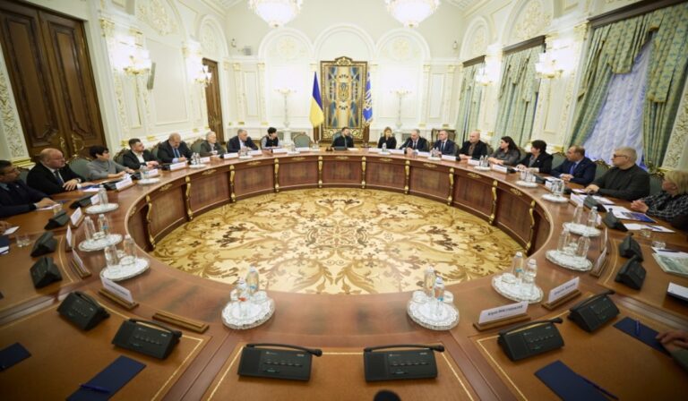 Зеленський зустрівся з представниками національних спільнот і корінних народів України