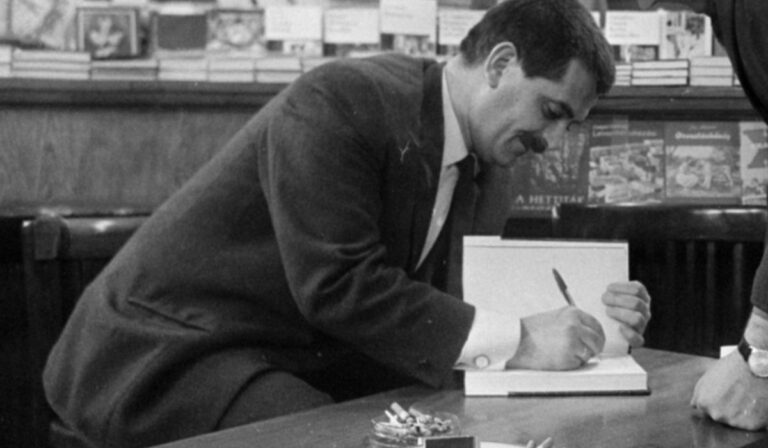 Juhász Ferenc dedikál