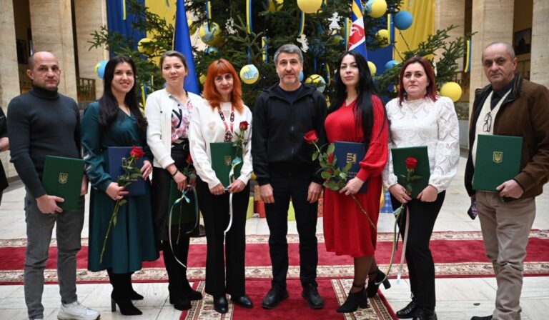 Önkénteseket tüntettek ki Ungváron