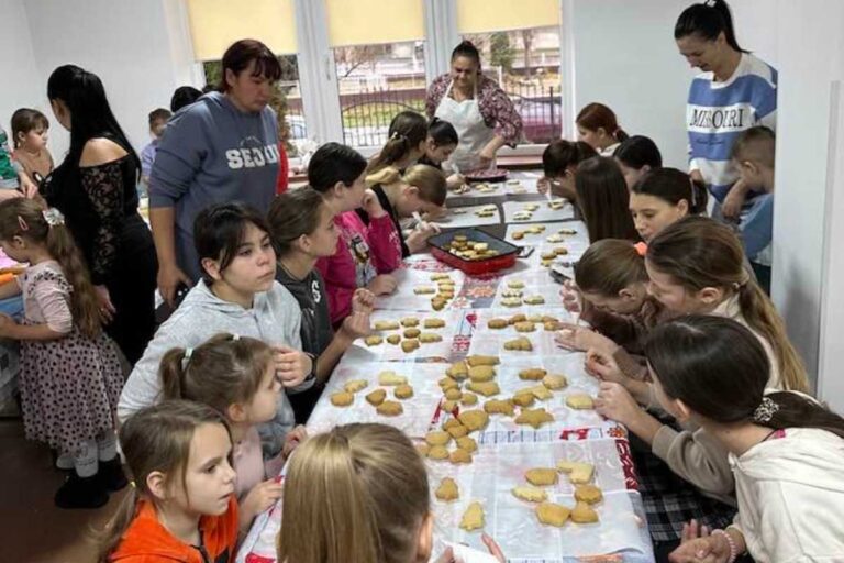 Mézeskalácssütés és adventikoszorú-készítés a Tulipán Tanodákban