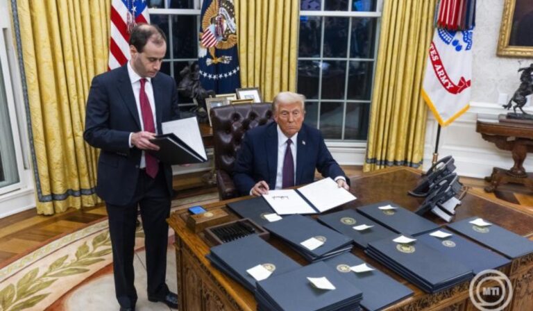 Trump befagyasztotta az összes külföldi segély kifizetését