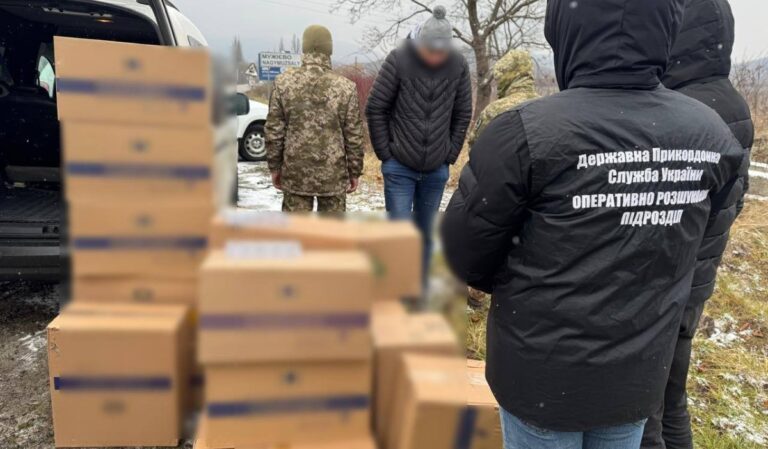 Tizenhét kartondoboznyi cigarettát találtak egy kisbuszban Nagymuzsalynál