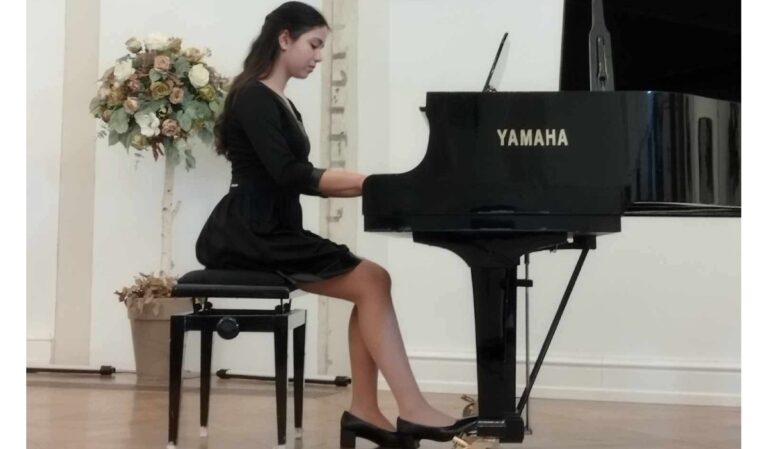 Felhangolva: Interjú Seres Leilával