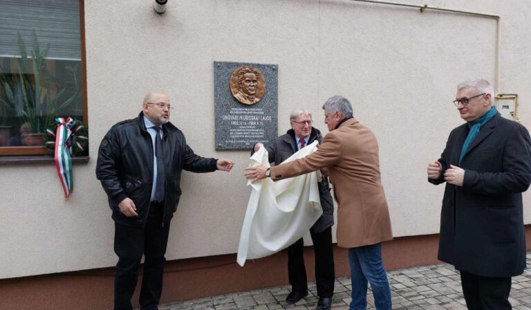 Emléktáblát avattak Ungváron