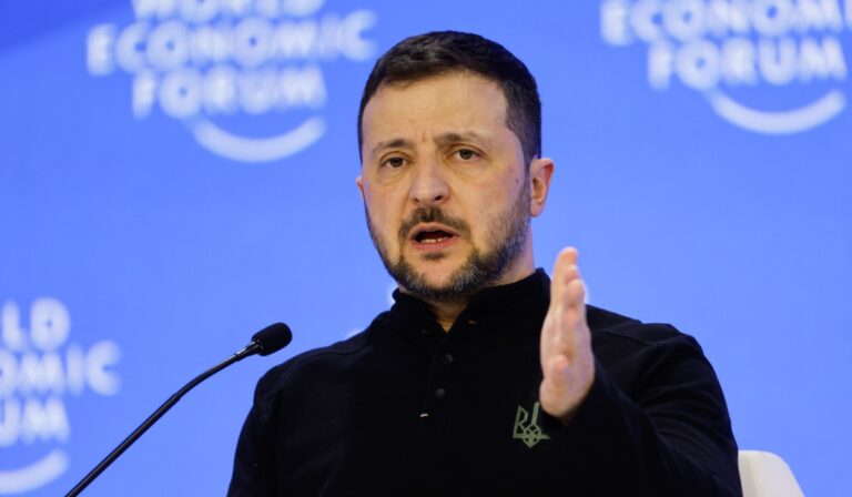 Zelenszkij: hiba volt lemondani atomfegyvereinkről