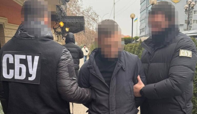 Férfiak külföldre csempészésében segédkezett egy kárpátaljai határőr