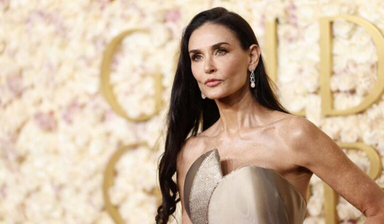 Demi Moore Golden Globe 2025