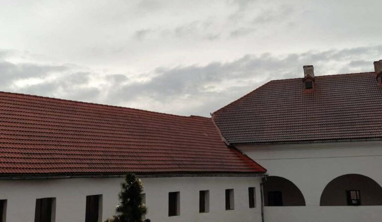 Nappali égbolt a munkácsi vár felett