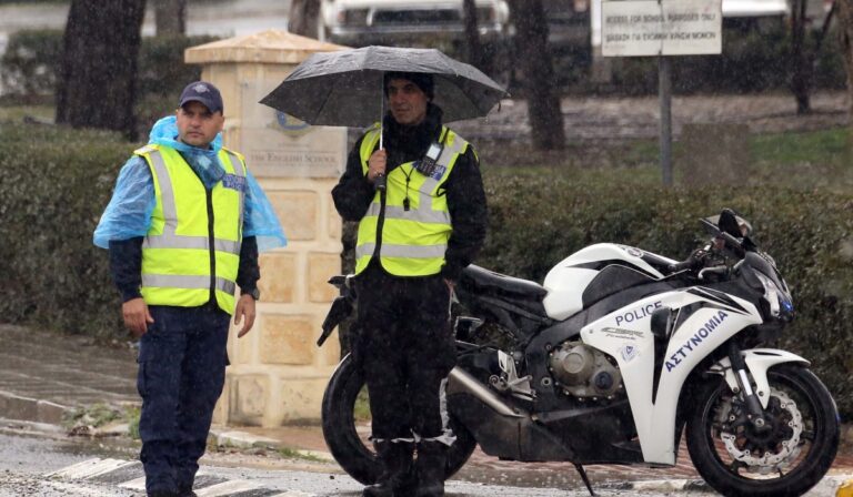 Bombariadó volt több cirpusi iskolában