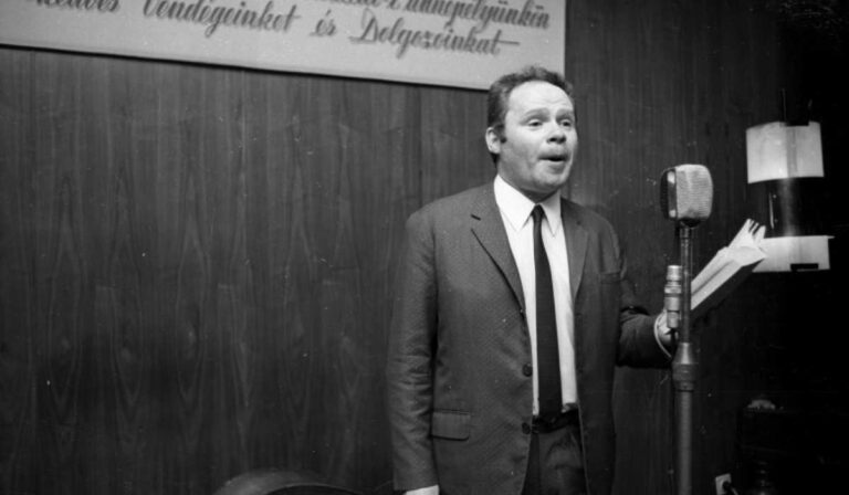 Harkányi Endrére emlékezik a közmédia