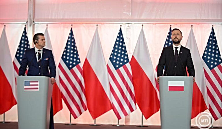 Pete Hegseth: minden lehetséges az ukrán határok ügyében