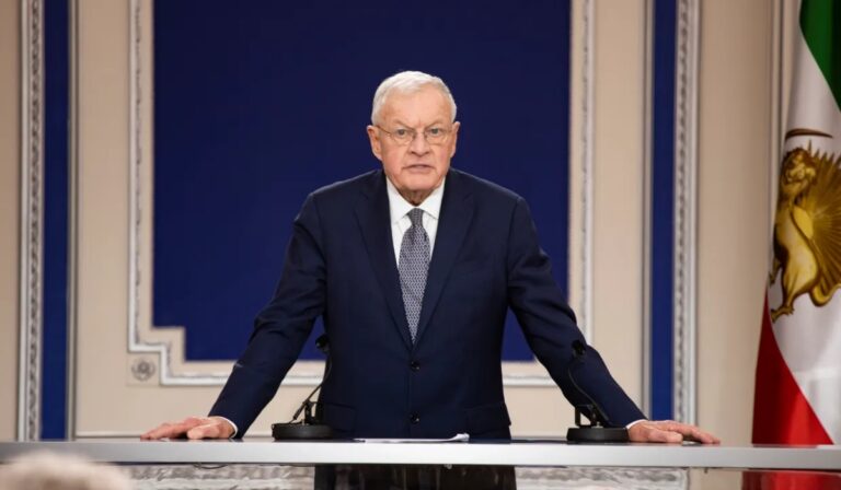 Kijevbe érkezett Keith Kellogg