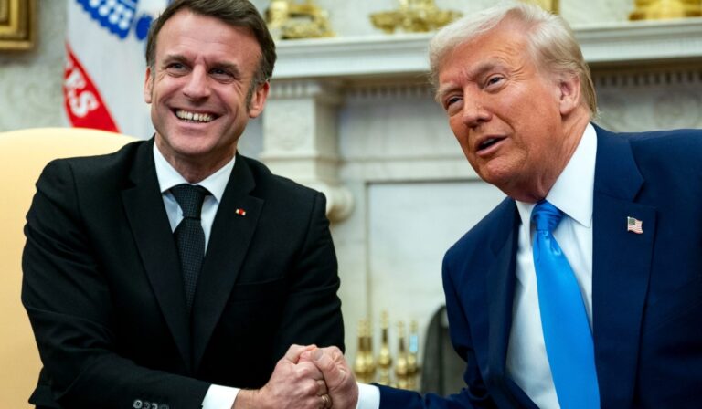 Trump az ukrajnai békefolyamat kérdéseiről is tárgyalt Macronnal