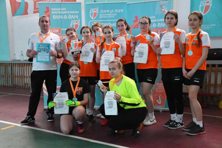 Futsal: a péterfalvai lányok nyerték a „Vállvetve” járási döntőjét