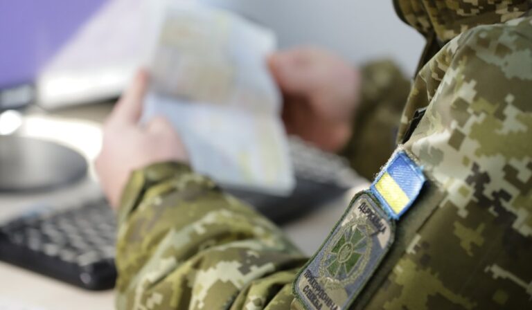Frissítették a határátlépési szabályokat a 18 és 22 év közötti férfiak számára