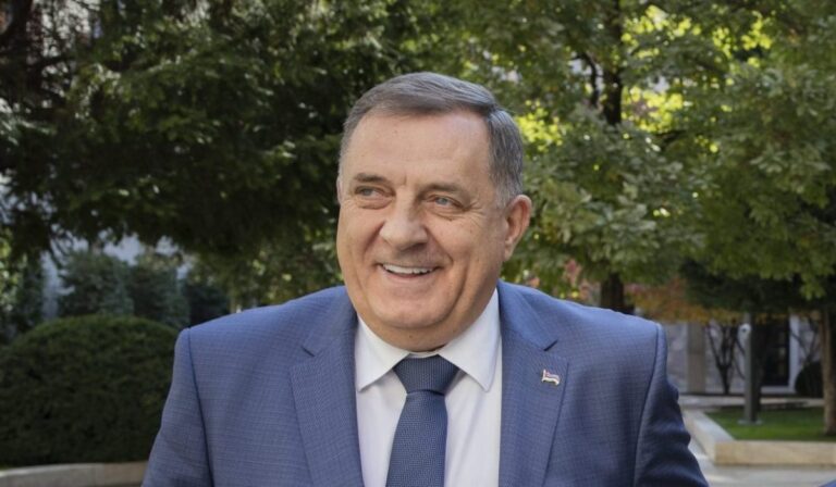 Nemzetközi elfogatóparancsot kértek Milorad Dodik ellen