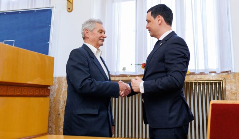 Sari József váltja Biró Erzsébetet a megyei tanácsban