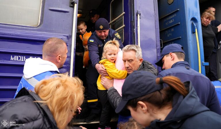 Evakuációs vonat érkezett Dnyipropetrovszk megyéből