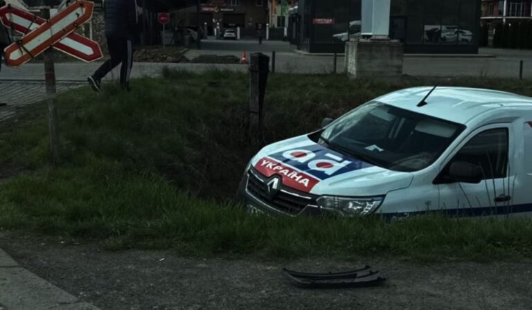 Árokba hajtott egy jármű Ilosva előtt