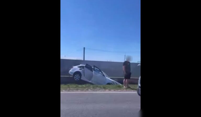 Árokba borult egy autó Várkulcsánál