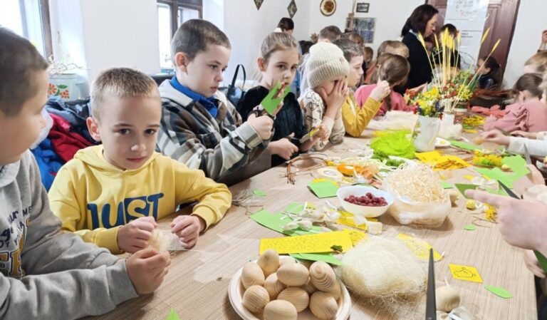 У передчутті свята в будинку традицій села Великі Береги