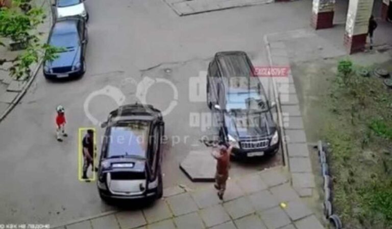 Kalasnyikovval lövöldözött egy férfi egy ukrán városban