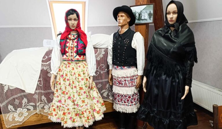 Április 24: a népviselet napja