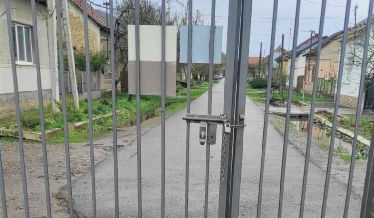 Virágot lopnak a nagyszőlősi temető síremlékeiről