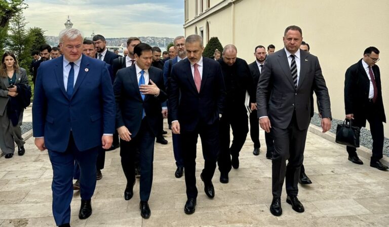 Isztambuli tárgyalás: két út áll a felek előtt