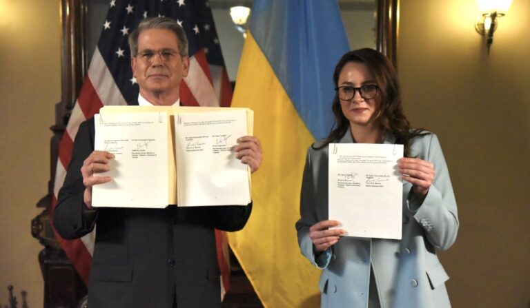 Україна і США підписали стратегічну Угоду про корисні копалини