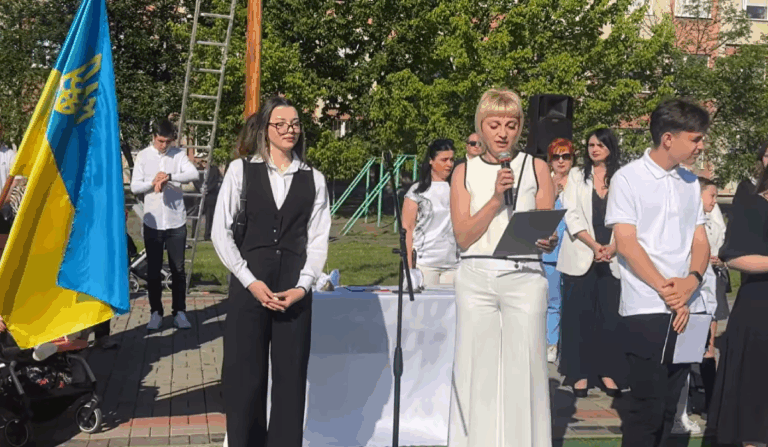 Ukrajna elnöke kitüntetett két ungvári tanulót