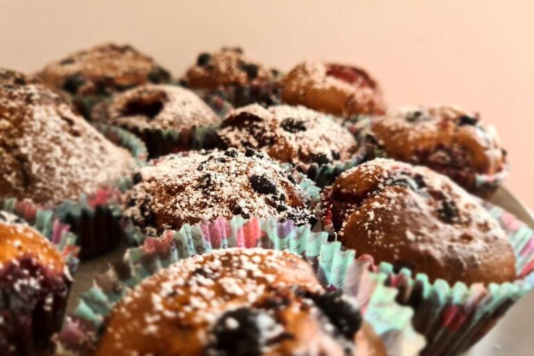 Kakaós muffin bogyós gyümölcsökkel