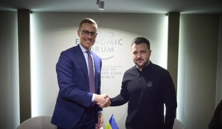 Volodimir Zelenszkij telefonon tárgyalt Alexander Stubb finn elnökkel